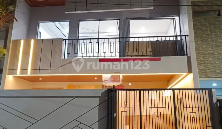 Brand New, Rumah Mewah Bagus di Taman Palem Lestari