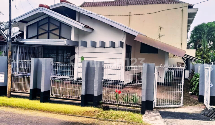 Nice House in Front of the Park, Margahayu Raya Bandung