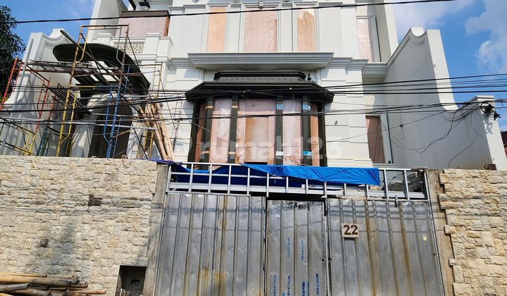 Dijual Rumah Luxury House Modern American Classic Tinggal Lanjutin Renovasi di Kemang Jakarta Selatan
