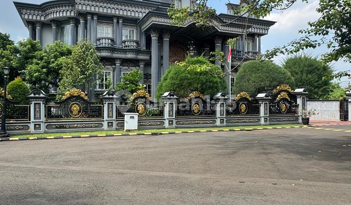 Dijual Rumah Sultan Termewah di Jatikarya Cibubur - Ada swimming pool dan mini Golf 2