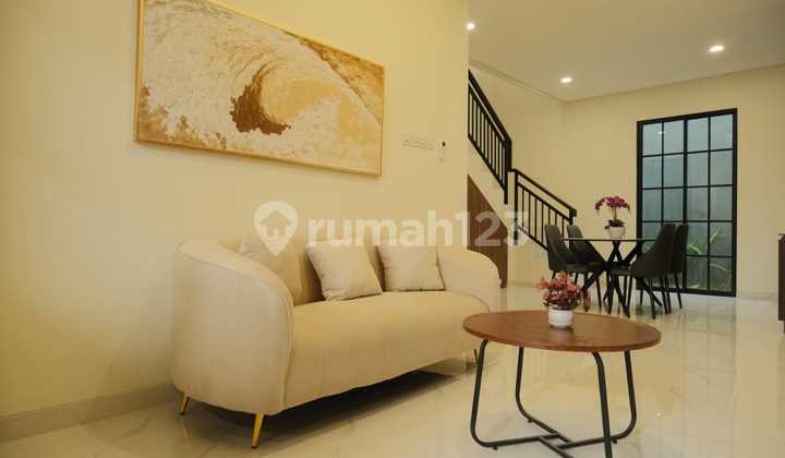 Home Sweet Home! Dua Lantai Modern dengan Furnitur Premium Home Sweet Home! Dua Lantai Modern dengan Furnitur Premium