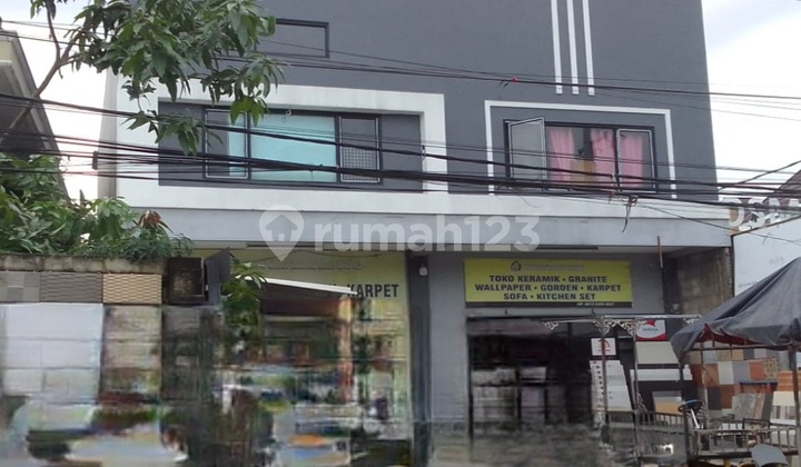 Sell Immediately 2-Story House Good Strategic Location By Main Road Large in Grand Wisata Bekasi 2