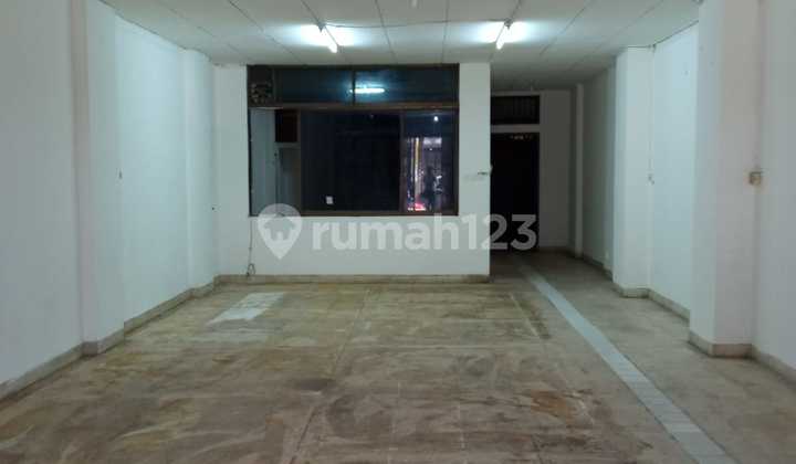 For Sale: Neat, Good, Strategic Shop House in the New Business Center. For Sale: Neat, Good, Strategic Shop House in the New Business Center.