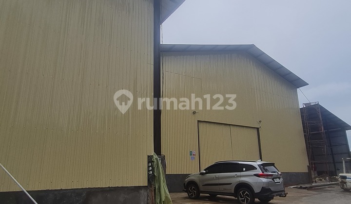 For Rent: New, Good, Strategic Commercial Warehouse in Kebon Jeruk, West Jakarta