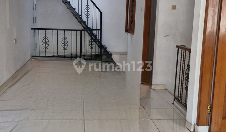 Dijual Cepat Rumah Bagus.baru Renovasi di Kelapa Gading Permai Jakut,3Kt dan 2Setengah Lantai,,Strategis. Danvrapi