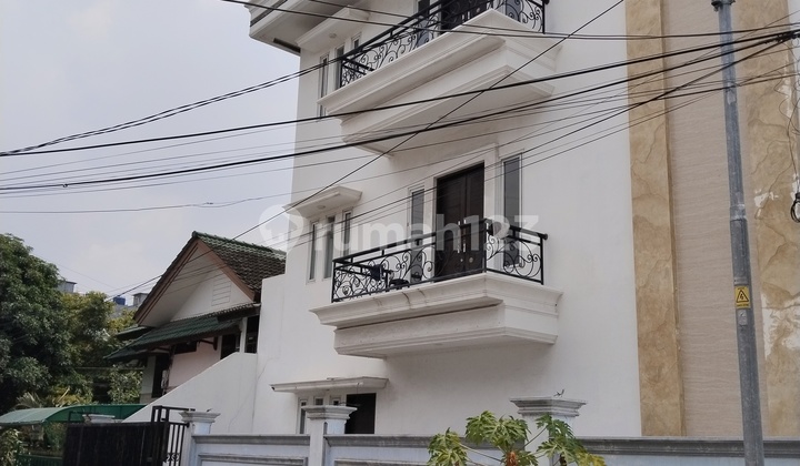 Letak Strategis, Keamanan 24 Jam 2