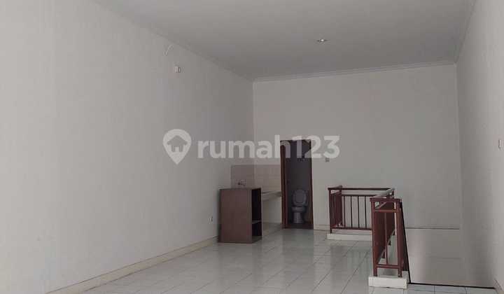 Hadap Timur, Tinggi Dr Jalan