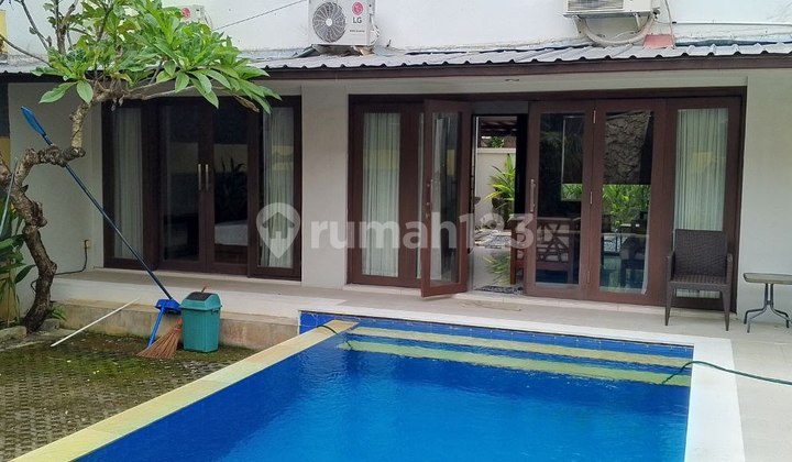 Disewakan rumah mewah bagus furnished SHM di daerah Sunset Road 1