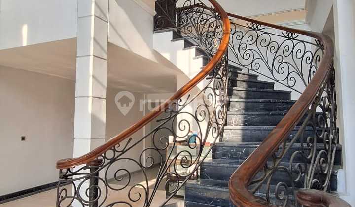 For Quick Sale: Cipondoh Tangerang House with Balcony and Spacious Garden Facilities 2