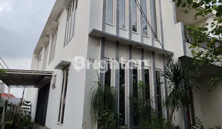 RUMAH MEWAH BERNUASA ASRI DAN NYAMAN