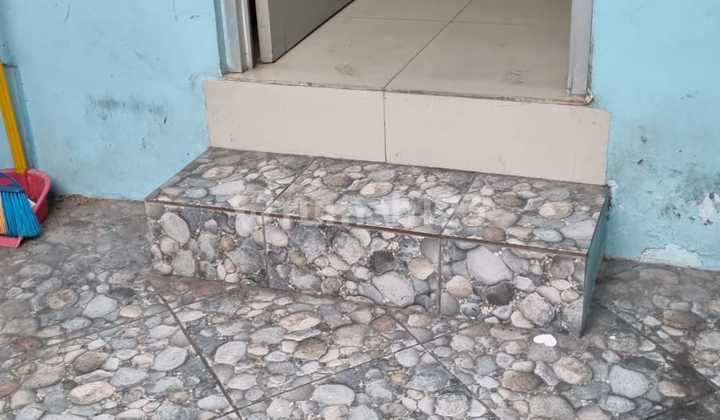 Strategic Minimalist House in Jelambar 2