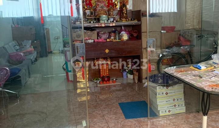 Shop House for Multifunctional Business in Jelambar 2