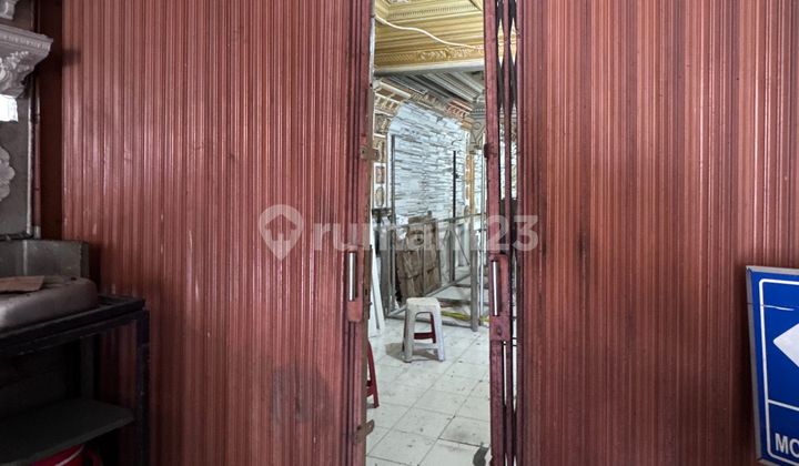 Rent a 3.5-Story Shop House in Bintaro, Strategic Location by the Main Road 2