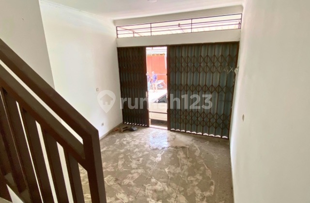 Sell 3 Two-Story Shophouses Near Fortune Graha Raya Price 1.8 B - SHM Sell 3 Two-Story Shophouses Near Fortune Graha Raya Price 1.8 B - SHM