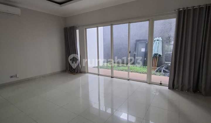 Sewa Rumah Kebayoran Residences Semi Furnished 4+1 Kamar Sewa Rumah Kebayoran Residences Semi Furnished 4+1 Kamar
