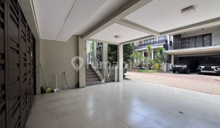 Rumah Mewah Kebayoran - 6+1 Kamar, Semi-Furnished, 370 m²