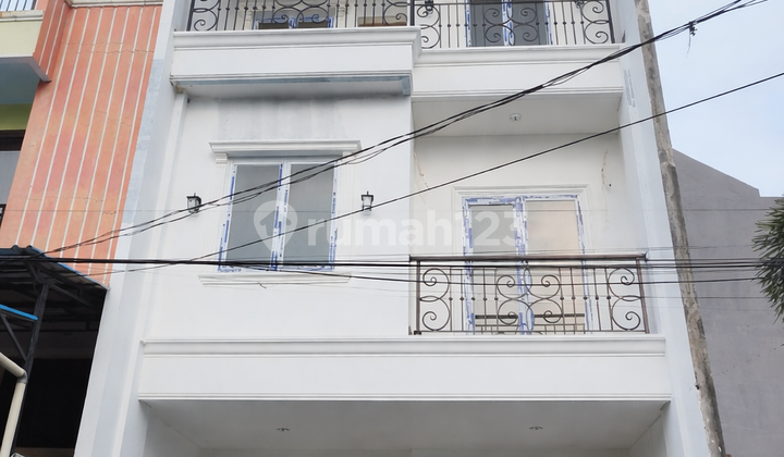 Dijual Rumah Baru Minimalis Modern di Duri Kepa