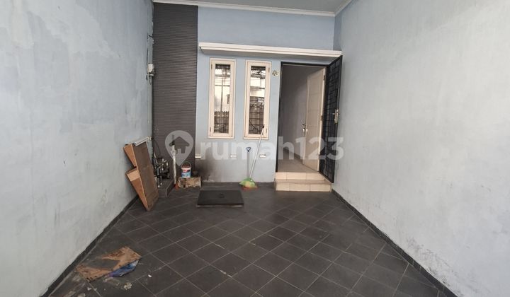 Dijual Cepat Rumah di Jelambar, Lokasi Strategis