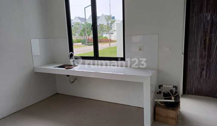 Sell Ready-to-Occupy Neat and Nice House in Semanan Area 2