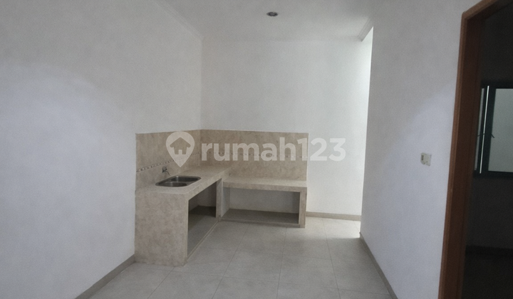 Disewakan Rumah Siap Huni, Rapi, Terawat di Tomang Jakbar 2