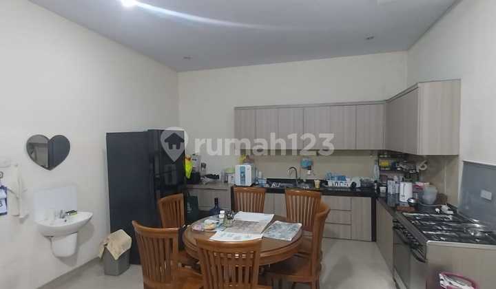 For Sale Ready-to-Occupy House Flood-Free Area Tomang 2