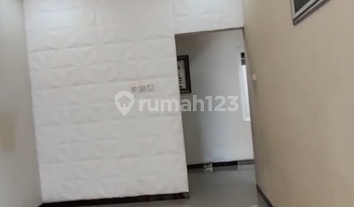 Rumah dengan 3 Kamar Minimalis di Medoho 1