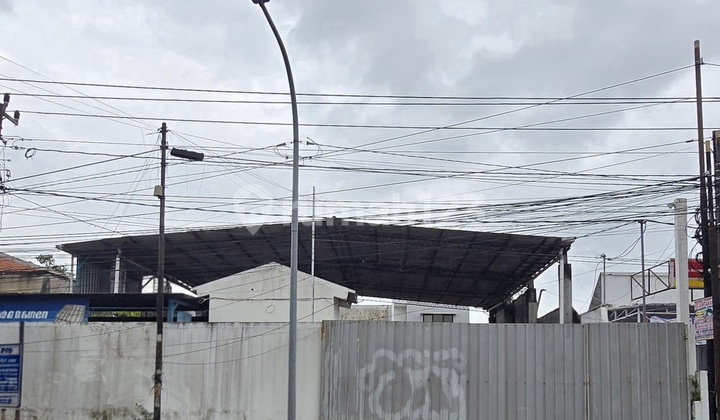 Business Space on Jl. Abdul Rahman Saleh Near Kalibanteng Roundabout 1