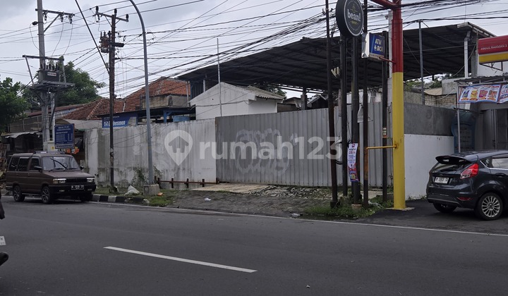 Business Space on Jl. Abdul Rahman Saleh Near Kalibanteng Roundabout 2