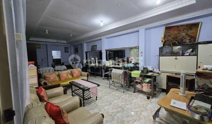 House Suitable for Business in the Center of Semarang City 1