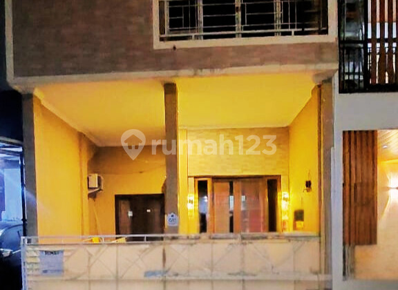 Rumah 2 Lantai Full Furnished, Di Kompleks Serpong Utara! 1
