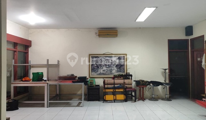 Rumah Dijual Lokasi Komersial Posisi Hoek, Hitung Tanah 235M, Blok M, Jakarta Selatan 2