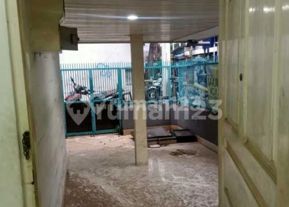 Rumah Hoek Dijual Petojo Jakarta Pusat SHM, Jalan 2 Mobil, Harga di Bawah NJOP, Cocok Kost / Investasi