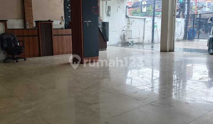 For Rent 3-story shop house on Condet main road, 342m, Cililitan, Kramat Jati, East Jakarta 2