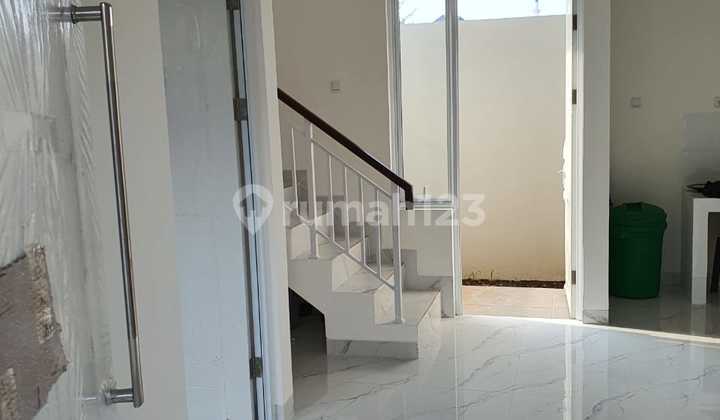 Disewakan Rumah 2 Lantai Di Paramount Village Semarang Barat 2