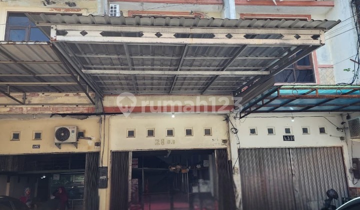For Rent 3-Story Shop House in Gajah Raya Area 1