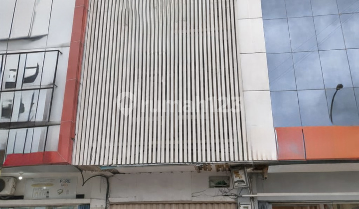 READY for use operational shop for sale in East Semarang 1