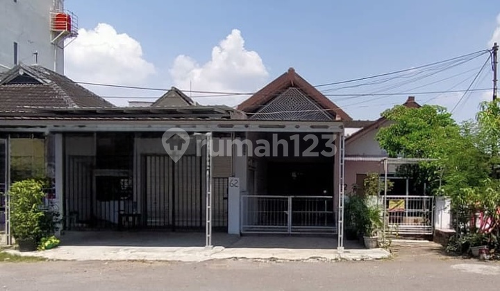 Affordable Ready-to-Live House for Sale, Suitable for Business 1