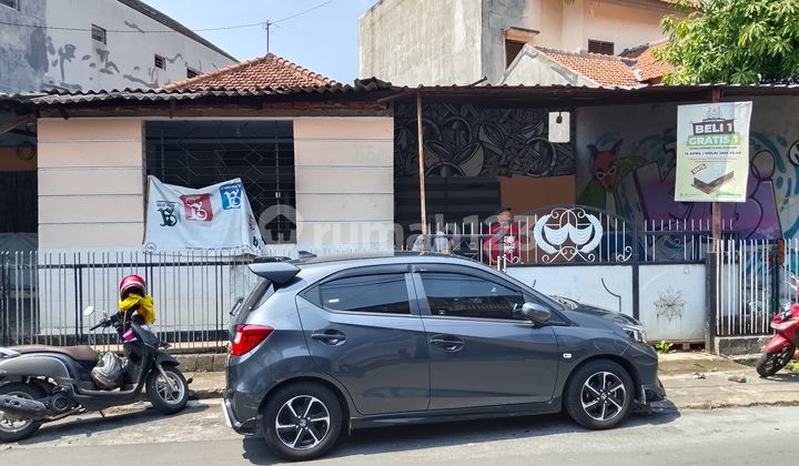 Dijyal House / Business Space in the Pleburan Area