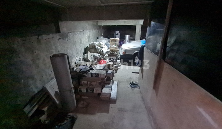 Rumah Minimalis 2.5 lantai ada basement di Taman Simpruk Lippo Cikarang posisi strategis , tenang dan nyaman 2