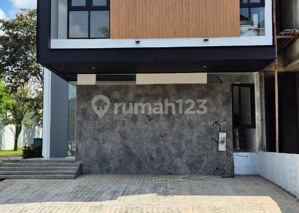 5.65M Icon Rumah 3Lantai Hoek Utara-Timur Rooftop Area New Brand