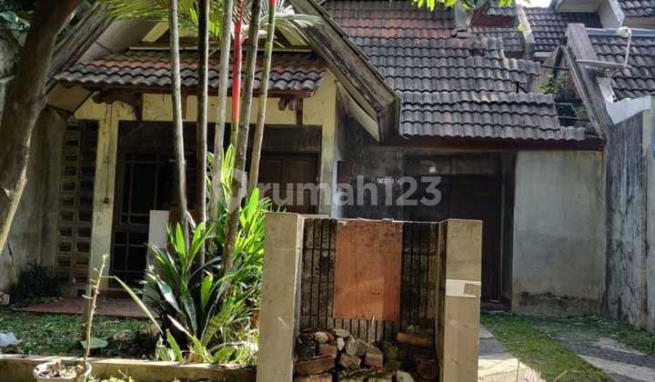 2.4m Rumah Tua Giriloka Selatan Dikelilingi Taman 1