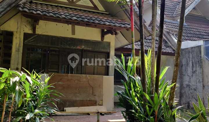 2.4m Rumah Tua Giriloka Selatan Dikelilingi Taman 2