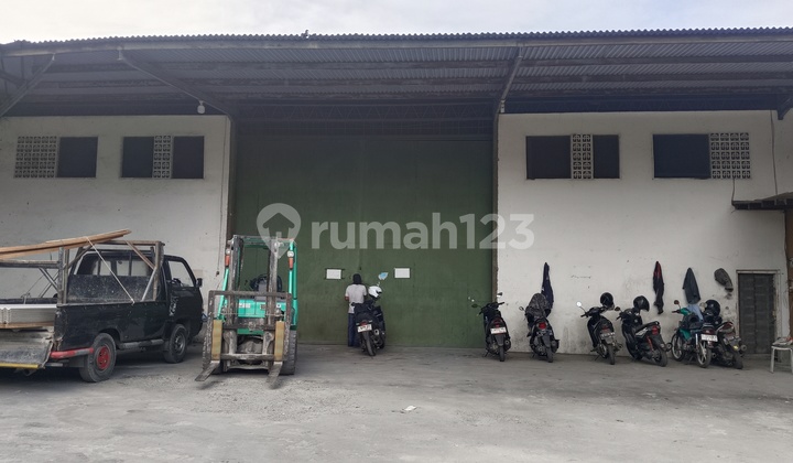 Warehouse for Rent in Cirebon City, Spacious Parking, Includes Office Space and Security Post, Close to Pantura
