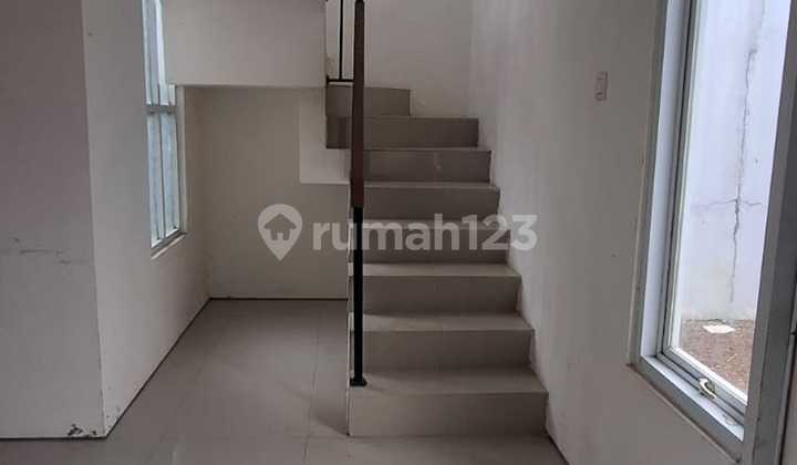 Residential House in a Cluster Near the Market, One Gate System, Flood-Free