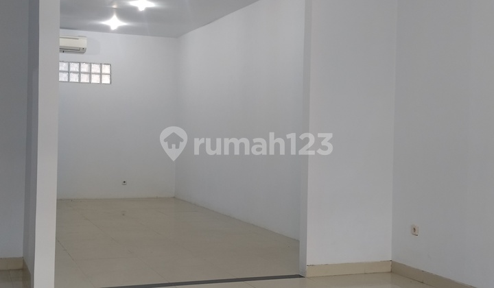 Rumah Sewa Bagus di Tengah Kota Dekat Sekolah dan Mall 2