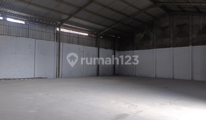 Warehouse for Rent in Cirebon City, Spacious Parking, Includes Office Space and Security Post, Close to Pantura