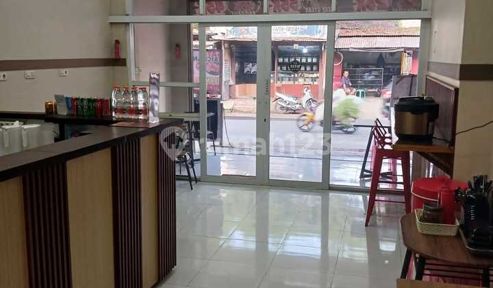 For Rent: 1st Floor Shop House, Busy Location Near Market and Shopping Area. 2