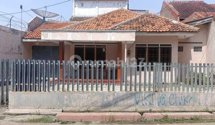 Rumah Tinggal Lokasi Strategis Di Jalan Cangkring Tengah 