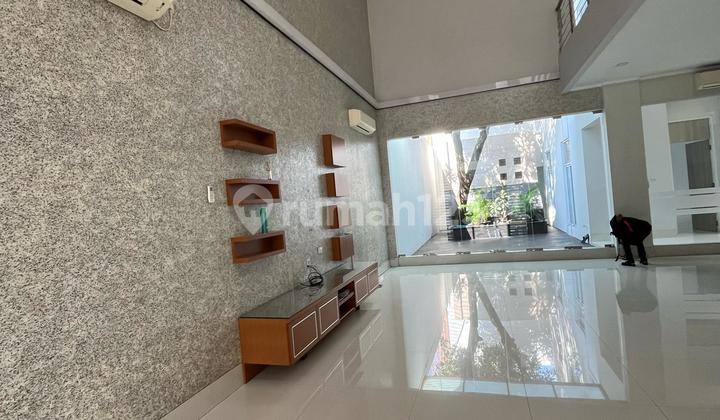 Cheap Luxury House for Rent on Merdeka Main Road Cheap Luxury House for Rent on Merdeka Main Road