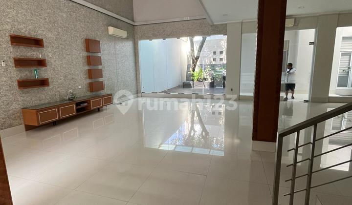 Disewakan Murah Rumah Mewah di Main Road Merdeka 2